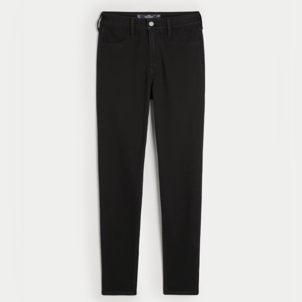NWT Hollister Ultra High Rise Jean Legging. Color: black. Size 7S